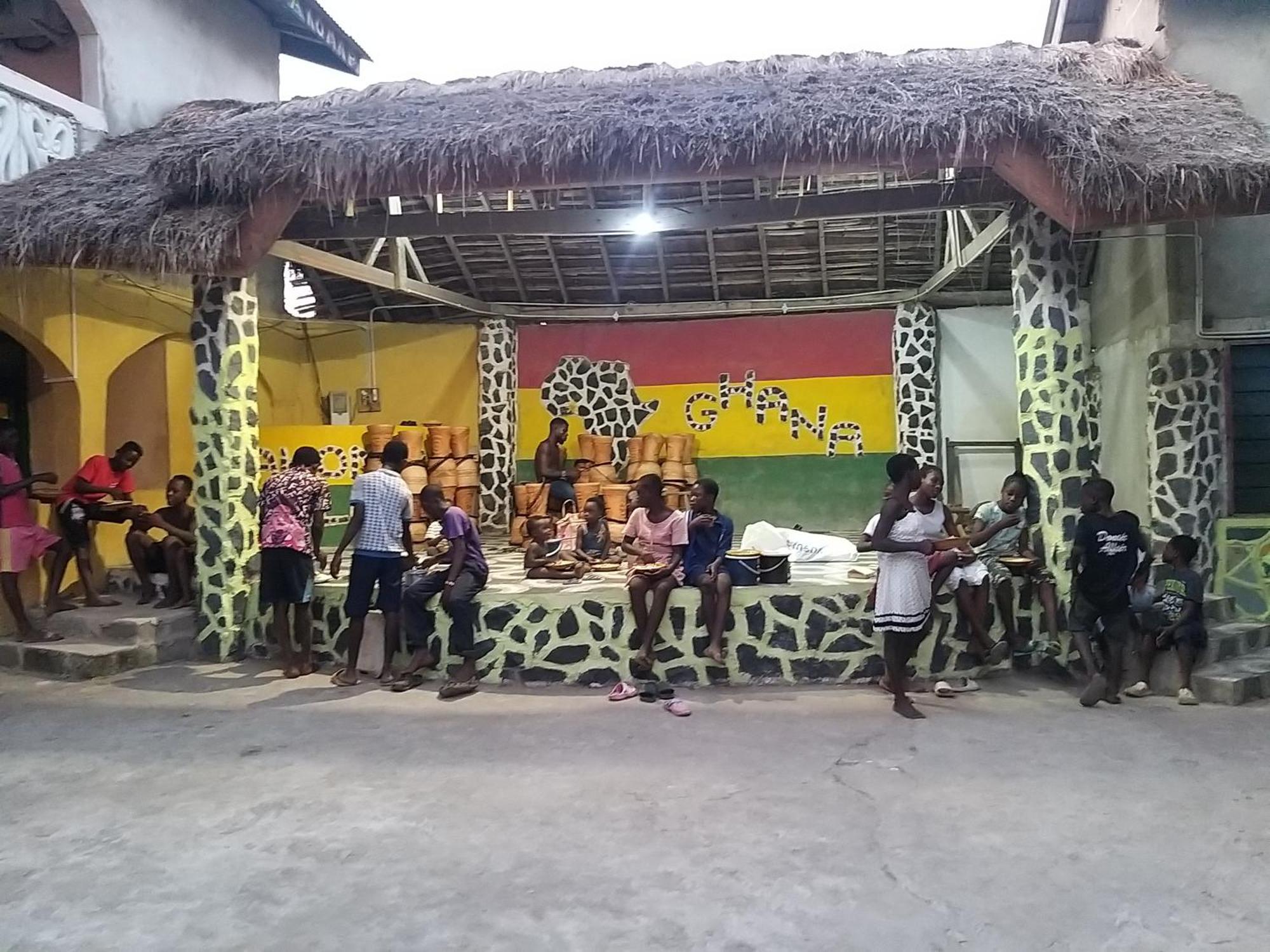 Akomapa Village Elmina Luaran gambar
